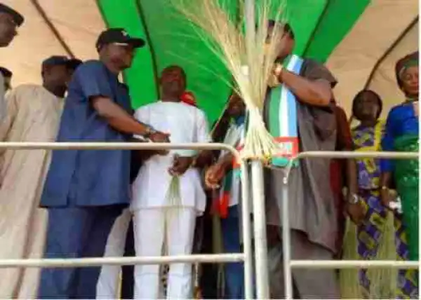 PDP Losses 5,000 Supporters to the APC in Cross Rivers